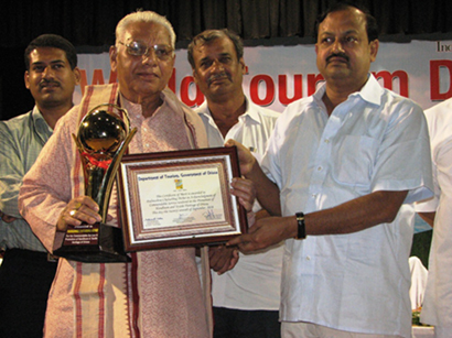 Award Reciving form Union Minister